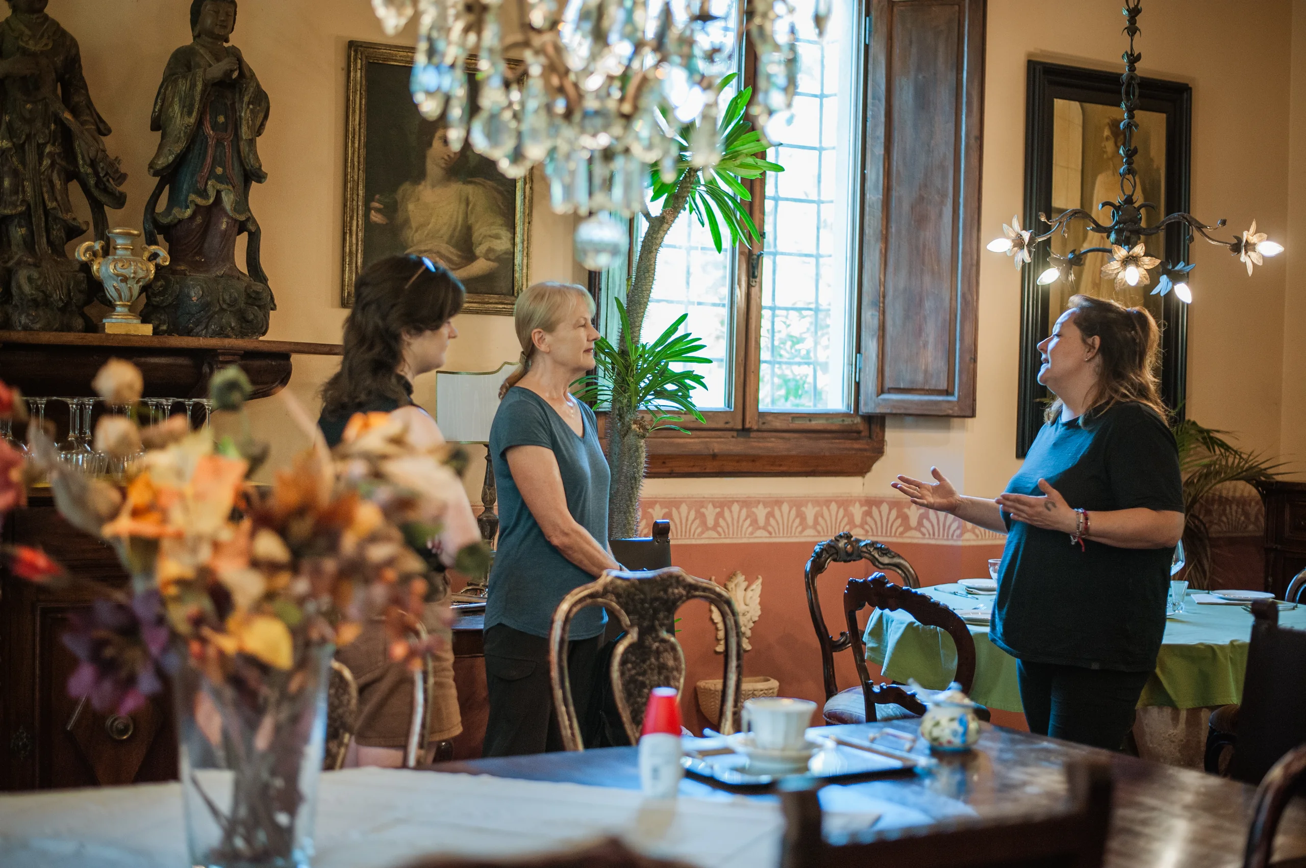 Welcome at the historic villa dining room